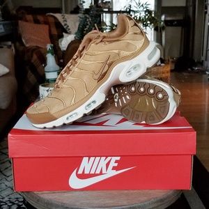 ** ON HOLD ** NEW Nike Air Max Plus EF